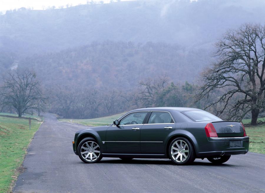  Chrysler 300C Concept 2003 года  (фото 28 из 69)
